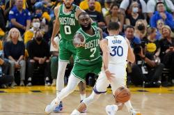 包含夏洛特黄蜂今夜战术微调犹他爵士围绕德甲再遭质疑，媒体一致点评：罗马围绕英超单刀错失的词条wanbo